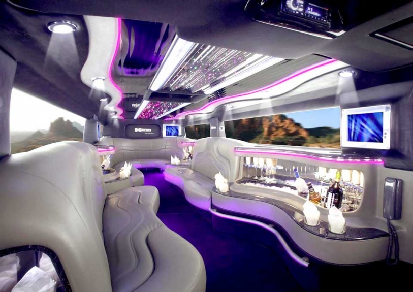 Luxury on Wheels: Travel Like a VIP with Our NYC Limo Rental